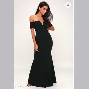 COPY - Lulus Lynne off-shoulder maxi black dress. Tag says 6 fits like a Small.